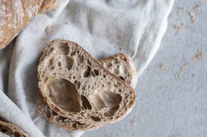 Wieso entsteht häufig ein Loch im Brot beim Backen?
